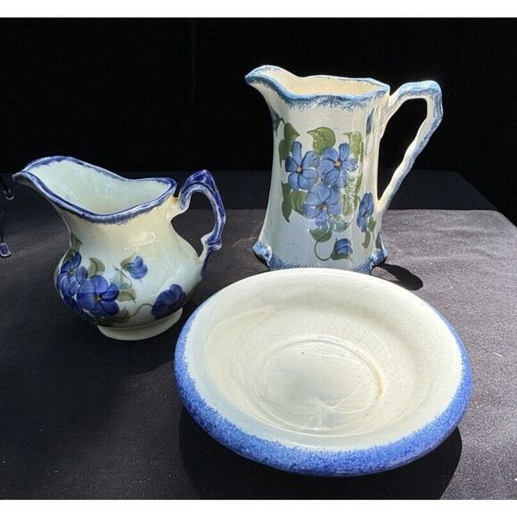 2 Pitchers And 1 Bowl Made By The Cash Family Blue Grapes Floral Pattern Vtg A57 - Picture 1 of 12